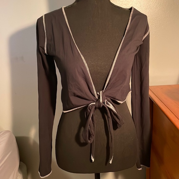 Hollister Tops - Hollister baby tee wrap shirt